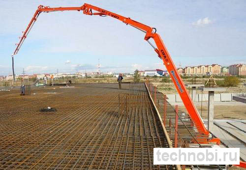 Подача бетонной смеси автобетононасосом на высоту