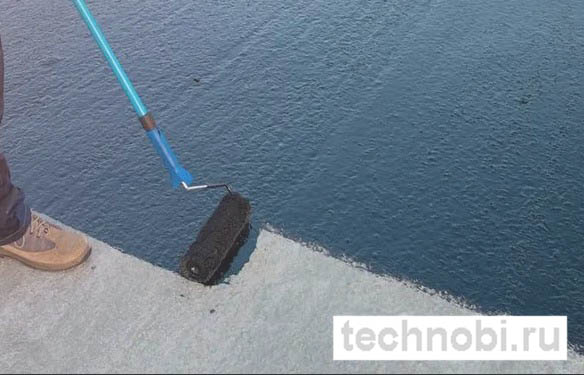 Жидкий гидроизол: нанесение на фундамент валиком